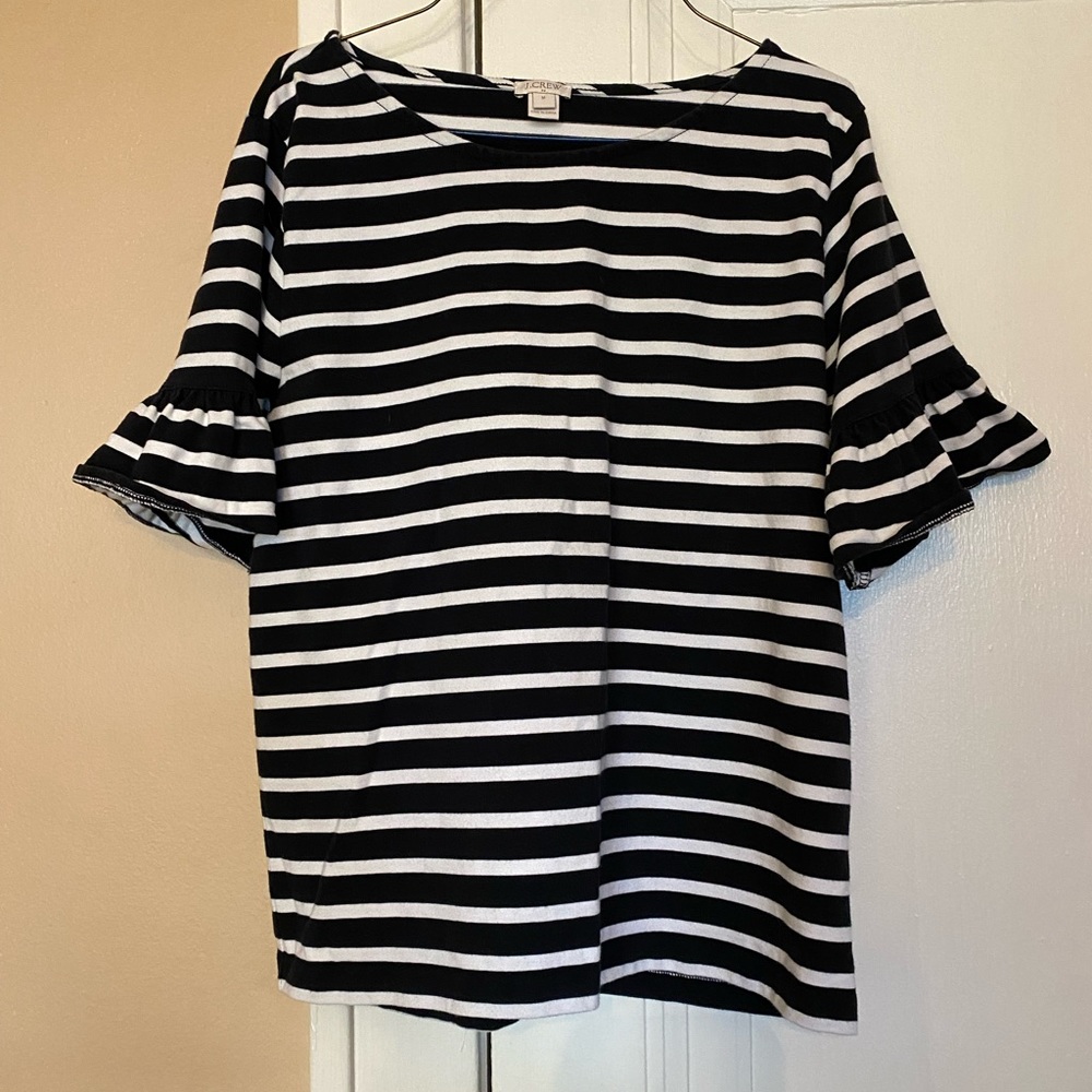 J Crew Women’s Medium black & white striped ruffled sleeve top. Short sleeves.